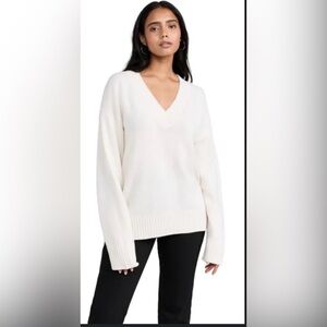 Mango Cream Oversized V-Neck Sweater XS 🤍